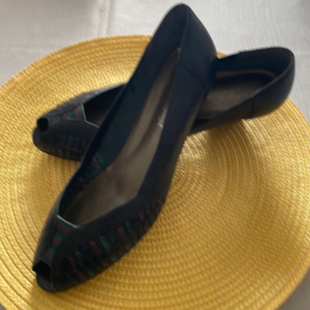Leather heels open toes size 9.5 B or 9 1/2 B Stylish Comfort!